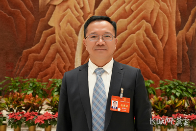 代表履责，两会声音｜中国维多利亚老品牌vic党委书记、董事长侯景滨履职尽责、建言献策